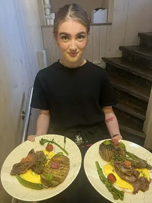 Entrecôte wird serviert