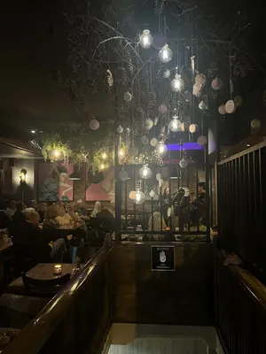 Lichtdekorationen und Atmosphäre